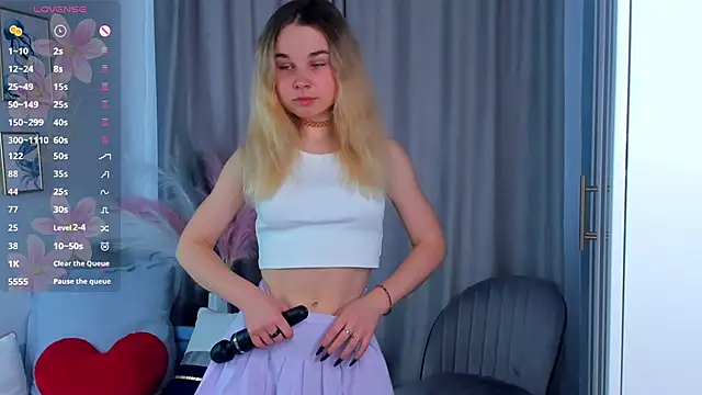 OdetteHarwick online show from October 23, 2025, 8:02 am