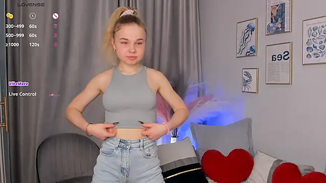 Snapshot of OdetteHarwick chatting on October 25, 2025, 8:42 pm OdetteHarwick online show from October 25, 2025, 8:42 pm