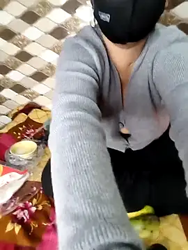 pihu32824 online show from December 20, 2025, 8:12 pm