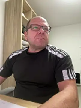 Snapshot of coupleLatinaLovers chatting on October 29, 2025, 5:50 am coupleLatinaLovers online show from October 29, 2025, 5:50 am