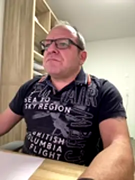 Snapshot of coupleLatinaLovers chatting on November 27, 2025, 6:36 am coupleLatinaLovers online show from November 27, 2025, 6:36 am