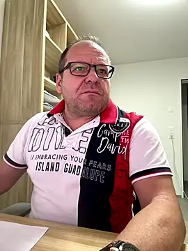 Snapshot of coupleLatinaLovers chatting on December 3, 2025, 6:14 am coupleLatinaLovers online show from December 3, 2025, 6:14 am