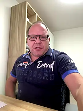 Snapshot of coupleLatinaLovers chatting on November 24, 2025, 8:25 am coupleLatinaLovers online show from November 24, 2025, 8:25 am