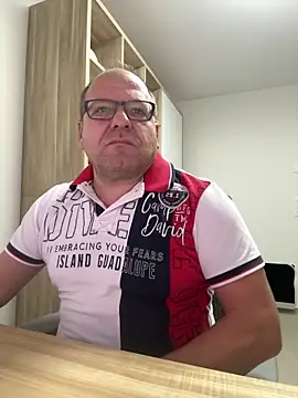 Snapshot of coupleLatinaLovers chatting on November 17, 2025, 5:55 am coupleLatinaLovers online show from November 17, 2025, 5:55 am