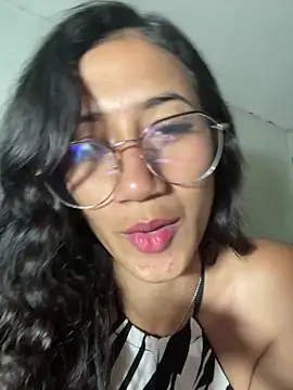 Snapshot of KaitlynLoveCam chatting on November 3, 2025, 10:24 pm KaitlynLoveCam online show from November 3, 2025, 10:24 pm