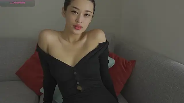 Snapshot of yumisunn chatting on December 19, 2025, 3:43 am yumisunn online show from December 19, 2025, 3:43 am