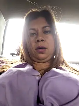 Snapshot of Laura-Hernandez chatting on November 13, 2025, 4:22 pm Laura-Hernandez online show from November 13, 2025, 4:22 pm