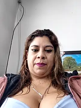 Snapshot of Laura-Hernandez chatting on November 24, 2025, 3:12 pm Laura-Hernandez online show from November 24, 2025, 3:12 pm