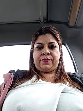 Laura-Hernandez online show from May 16, 2026, 3:44 pm