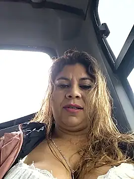 Snapshot of Laura-Hernandez chatting on December 5, 2025, 3:10 pm Laura-Hernandez online show from December 5, 2025, 3:10 pm