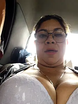 Laura-Hernandez online show from January 5, 2026, 5:27 pm