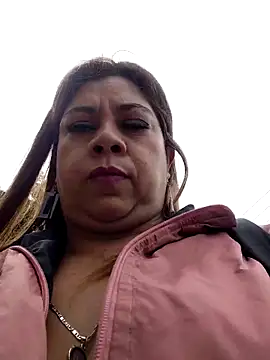 Snapshot of Laura-Hernandez chatting on October 31, 2025, 2:46 pm Laura-Hernandez online show from October 31, 2025, 2:46 pm