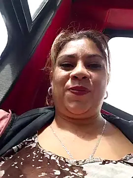 Snapshot of Laura-Hernandez chatting on November 17, 2025, 3:27 pm Laura-Hernandez online show from November 17, 2025, 3:27 pm