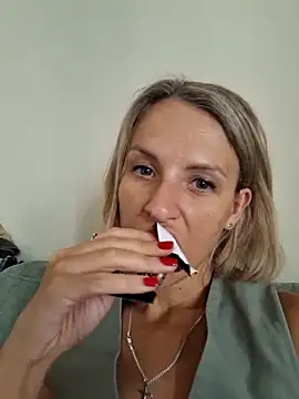 Snapshot of YourJuliena chatting on February 23, 2025, 9:22 am YourJuliena online show from February 23, 2025, 9:22 am