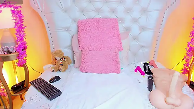 AliceLamore online show from October 11, 2025, 12:06 pm