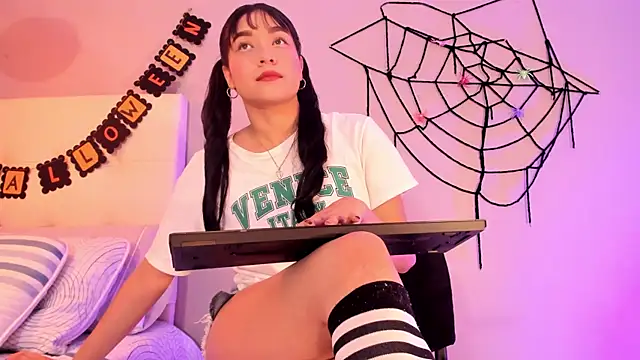 Maia W10 online show from October 30, 2025, 12:36 pm