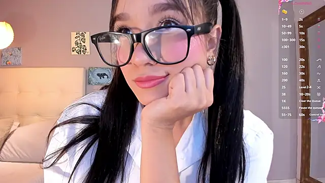 Maia W10 online show from May 12, 2026, 12:22 pm