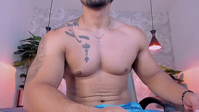 Snapshot of Regan__ chatting on October 25, 2025, 12:10 am Regan online show from October 25, 2025, 12:10 am