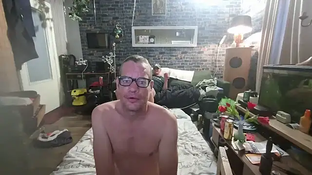 Snapshot of mikeythebestsucker chatting on May 25, 2026, 5:29 am mikeythebestsucker online show from May 25, 2026, 5:29 am