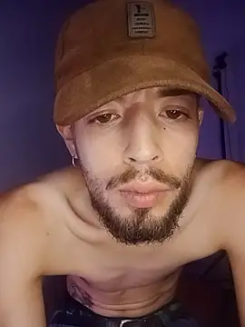 Snapshot of Aaronkiller chatting on July 7, 2026, 2:36 am Aaronkiller online show from July 7, 2026, 2:36 am