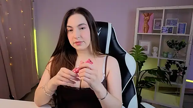 MelissaLovvv online show from April 3, 2026, 5:03 am