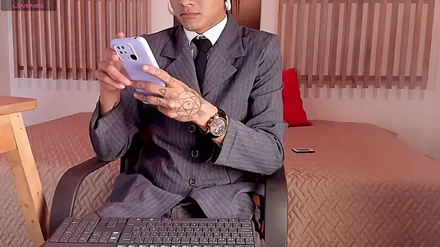 Snapshot of Myk3xx chatting on December 11, 2024, 10:38 pm Myk3xx online show from December 11, 2024, 10:38 pm