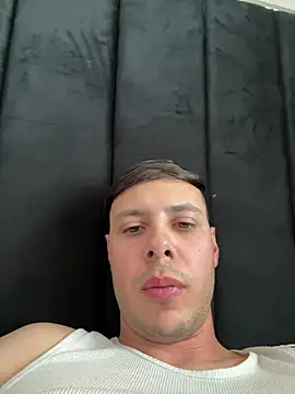 Snapshot of themouate chatting on August 4, 2026, 10:58 pm themouate online show from August 4, 2026, 10:58 pm