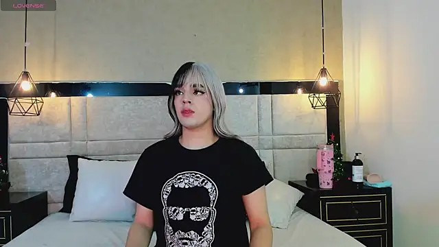 Snapshot of JustinePerry chatting on November 24, 2025, 3:28 am JustinePerry online show from November 24, 2025, 3:28 am