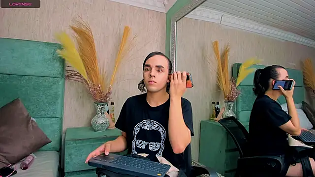 Snapshot of JustinePerry chatting on October 12, 2025, 8:43 pm JustinePerry online show from October 12, 2025, 8:43 pm