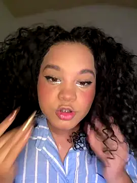 Snapshot of Lucy_wilson5 chatting on December 15, 2025, 1:44 am Lucy wilson5 online show from December 15, 2025, 1:44 am