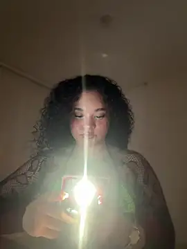 Snapshot of Lucy_wilson5 chatting on November 18, 2025, 3:32 am Lucy wilson5 online show from November 18, 2025, 3:32 am