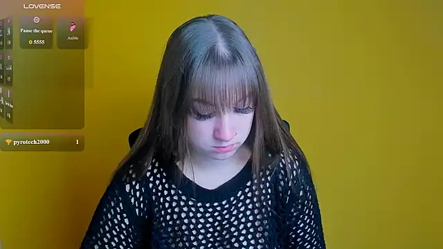 Snapshot of Evelina_GG chatting on October 6, 2025, 5:41 am Evelina GG online show from October 6, 2025, 5:41 am