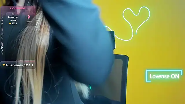 Snapshot of Evelina_GG chatting on October 23, 2025, 5:39 am Evelina GG online show from October 23, 2025, 5:39 am