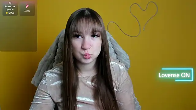 Snapshot of Evelina_GG chatting on November 17, 2025, 6:39 am Evelina GG online show from November 17, 2025, 6:39 am