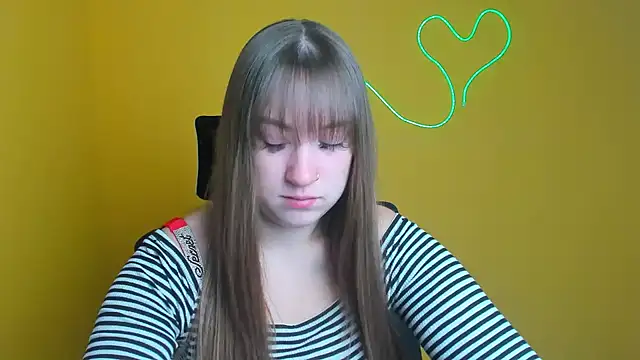 Snapshot of Evelina_GG chatting on October 20, 2025, 5:42 am Evelina GG online show from October 20, 2025, 5:42 am