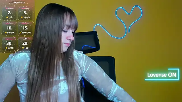 Snapshot of Evelina_GG chatting on October 17, 2025, 5:44 am Evelina GG online show from October 17, 2025, 5:44 am