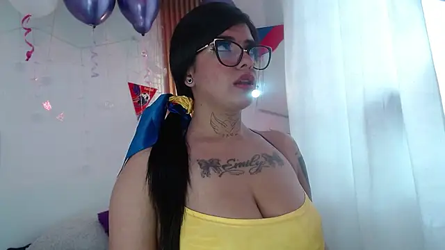 Snapshot of evelingjoyy chatting on July 3, 2026, 4:24 pm evelingjoyy online show from July 3, 2026, 4:24 pm