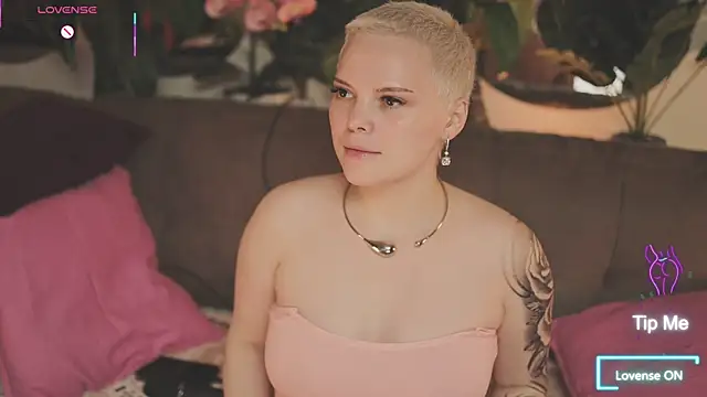 LikaBerry1 online show from October 24, 2025, 4:00 am