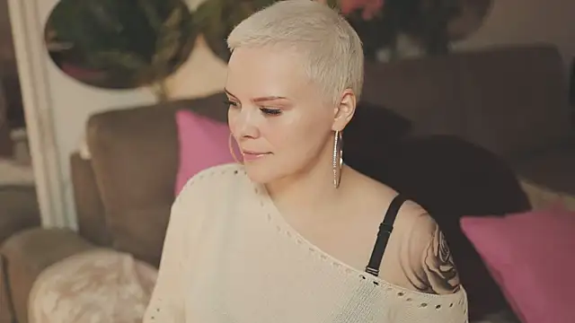 LikaBerry1 online show from October 21, 2025, 4:23 am