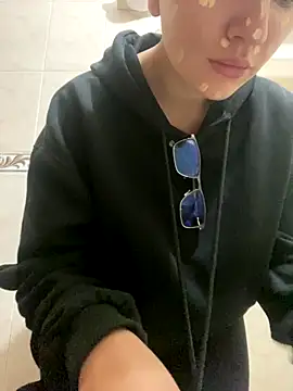 Snapshot of angel_natural chatting on October 29, 2025, 5:01 pm angel natural online show from October 29, 2025, 5:01 pm