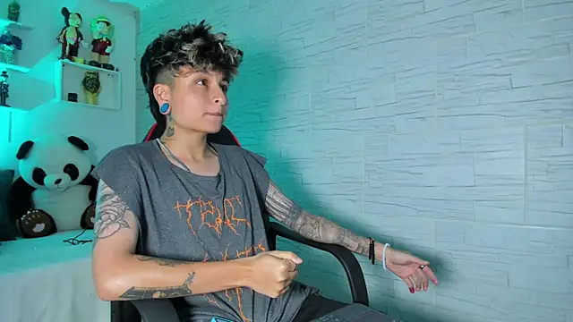 Snapshot of ZuryRamirez_ chatting on November 13, 2025, 9:30 pm ZuryRamirez online show from November 13, 2025, 9:30 pm