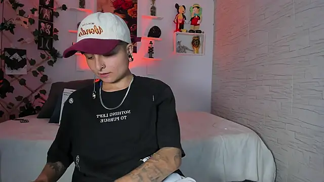 Snapshot of ZuryRamirez_ chatting on October 24, 2025, 9:14 pm ZuryRamirez online show from October 24, 2025, 9:14 pm