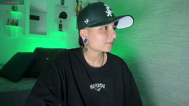 Snapshot of ZuryRamirez_ chatting on October 11, 2025, 9:27 pm ZuryRamirez online show from October 11, 2025, 9:27 pm