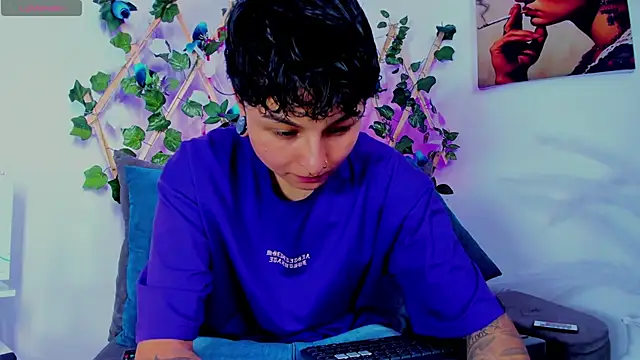 Snapshot of ZuryRamirez_ chatting on February 17, 2025, 7:33 pm ZuryRamirez online show from February 17, 2025, 7:33 pm