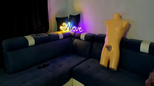 Snapshot of MiliExteraaa chatting on December 4, 2025, 9:47 pm MiliExteraaa online show from December 4, 2025, 9:47 pm