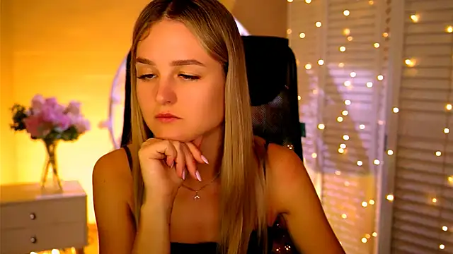 DeboraLarson online show from November 16, 2025, 3:22 am