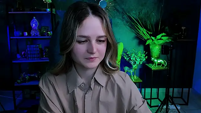 DeboraLarson online show from February 13, 2025, 8:17 am