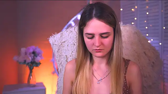 DeboraLarson online show from February 20, 2026, 8:49 am