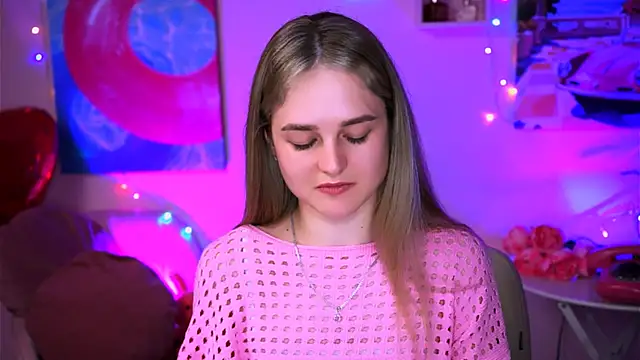 DeboraLarson online show from March 5, 2025, 10:43 pm