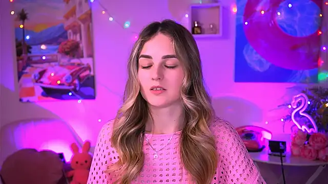 DeboraLarson online show from February 17, 2025, 7:33 pm